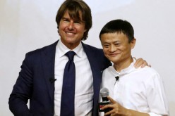 Tom Cruise and Jack Ma pose for photos at the premiere of 