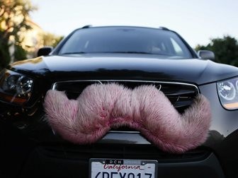 Didi Kuaidi joined Alibaba and Tencent in a funding round aimed at supporting U.S. ride-sharing firm Lyft Inc., Uber's rival.