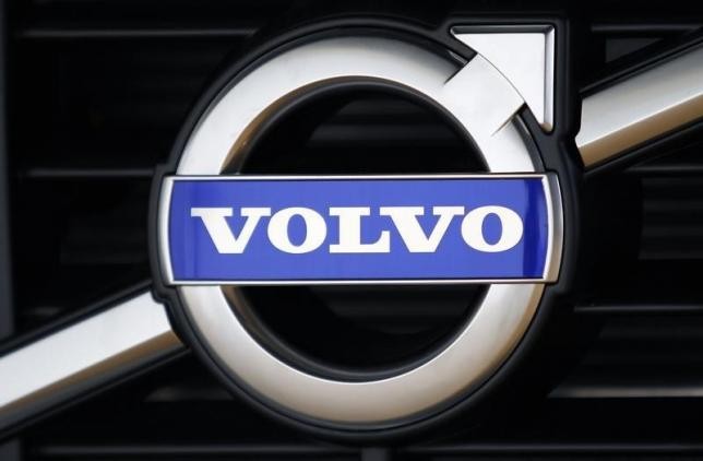 Volvo announced that its own autonomous car will hit the streets of Sweden in 2017.