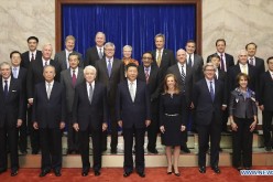 President Xi Jinping (C, front) poses with U.S. business delegates at the Great Hall of the People in Beijing, Sept. 17, 2015.