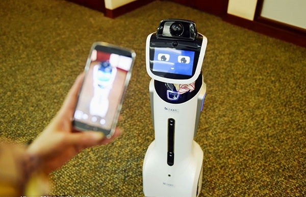 Jiaojiao, a humanoid robot, will he a familiar sight in many Bank of Communications branches 