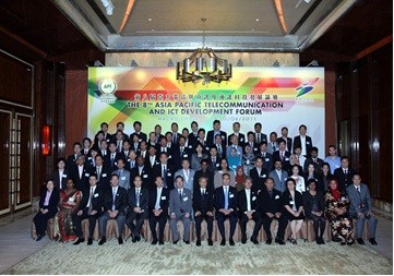 Participants from different countries pose for a picture during the 8th ICT Forum held in June in Macao.