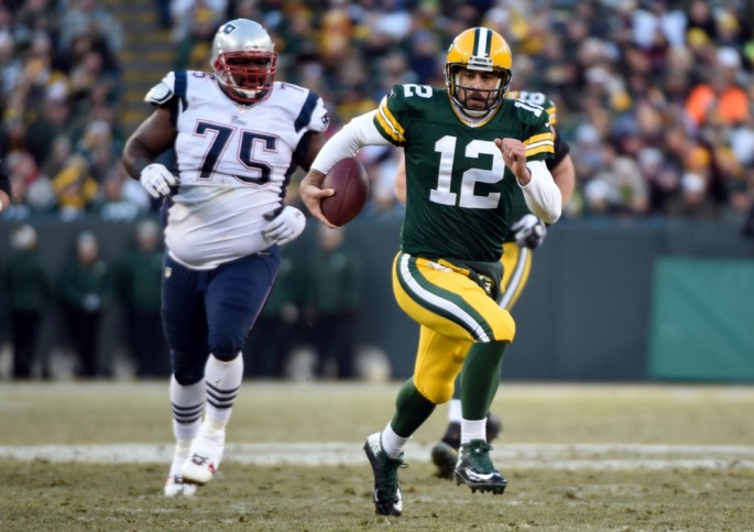 Green Bay Packers quarterback Aaron Rodgers (#12).