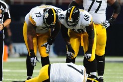 Steelers' Ben Roethlisberger (#7) injured his left knee during their game against the Rams on Sunday.