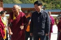 Party official Cui Baohua during his visit to Achok Rinpoche.