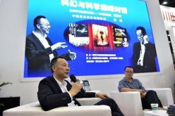 Theoretical physicist Li Miao and sci-fi writer Liu Cixin share some ideas during a forum at the 25th National Book Expo held in Taiyuan recently.