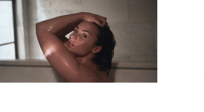 "Cool for the Summer" singer Demi Lovato posed with no makeup and clothes for a Vanity Fair photoshoot.