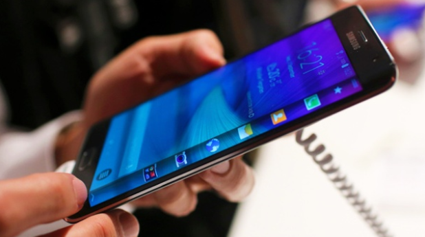It is happy news for Galaxy note 4 users as AT&T has finally nodded its decision to approve updates. 