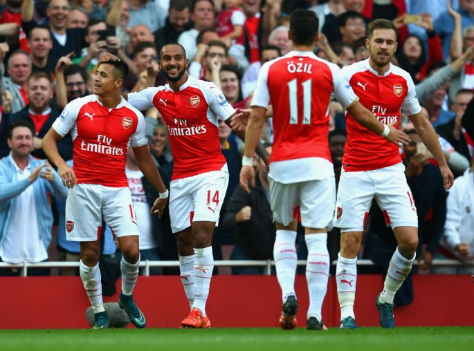Alexis Sánchez (L) of Arsenal celebrates scoring their third goal with teammates versus Manchester United.