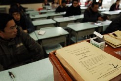 Examinees wait in a classroom before the examination starts in Nanchang, capital of east China's Jiangxi Province, Nov. 29, 2009. 
