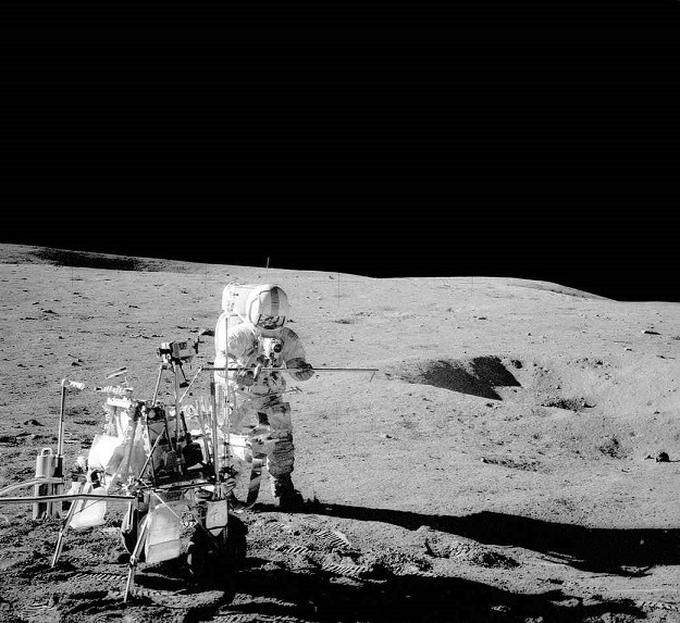 On Feb. 5. 1971, the Apollo 14 crew module landed on the moon. The crew members were Captain Alan Bartlett Shepard, Jr. (USN), commander; Major Stuart Allen Roosa (USAF), command module pilot; and Commander Edgar Dean Mitchell (USN), lunar module pilot. 