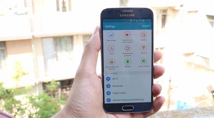 An users checks out the various usability features of Samsung S6 Edge+, which has recently got the Android Marshmallow update.