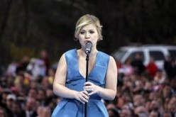 Kelly Clarkson announced that she is expecting a baby boy.