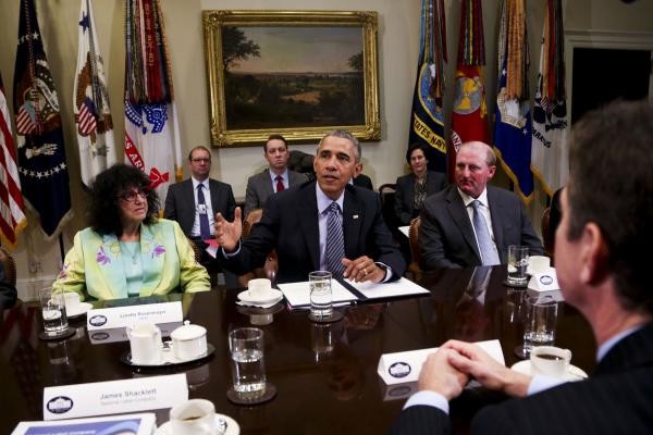 President Obama discusses climate change with experts