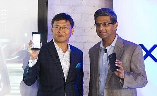 Raj Doshi, EVP of Canadian Wireless Consumer Services of Rogers Communications, and Lixin Cheng, chairman and CEO of ZTE USA, show the new AXON smartphones at launching ceremony in Canada, Oct. 27.