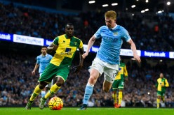 Manchester City winger Kevin De Bruyne (R) in action against Norwich City.