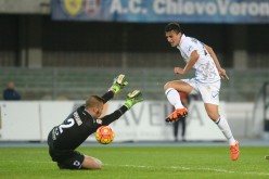 Chievo striker Roberto Inglese (R) scores the first goal of the match against Sampdoria.
