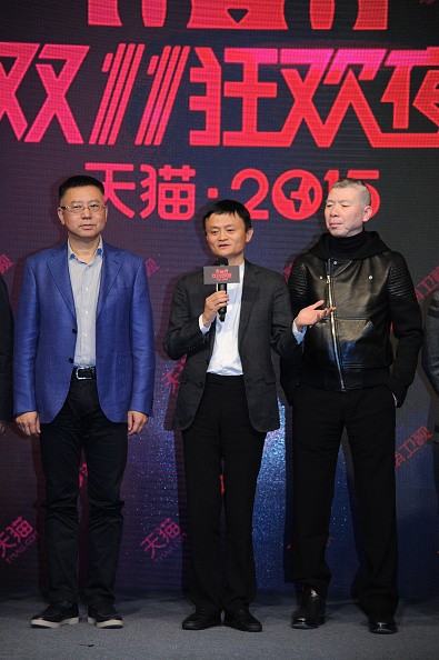  Feng Xiaogang (left) and Alibaba Group Chairman Jack Ma (center) attend a press conference for "11.11 Shopping Festival."
