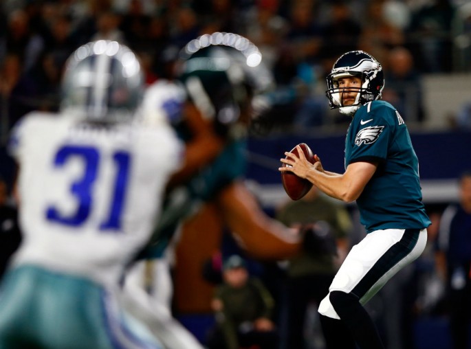 Philadelphia Eagles quarterback Sam Bradford (R) prepares to throw the football against the Dallas Cowboys.