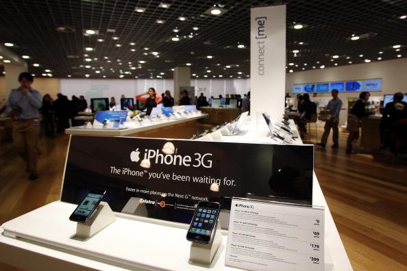 Apples iPhone Arrives In Australia