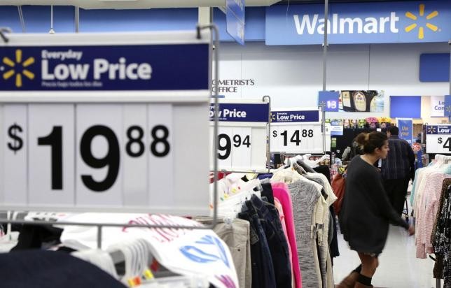 Walmart Black Friday 2015 deals focus on consumer electronics and related products such as iPad Air 2 and Samsung UHDTV.