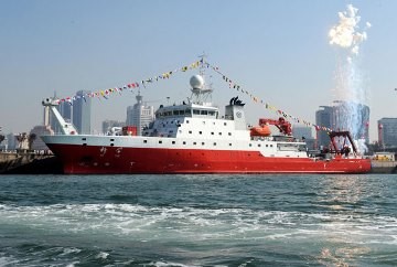 Kexue, China's most sophisticated research vessel, has completed retrieval of submerged buoys as part of its observation network in the western Pacific.
