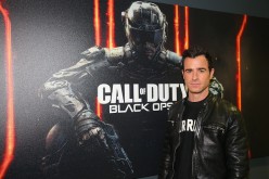  Actor Justin Theroux Plays Call Of Duty: Black Ops 3 at Treyarch Studios on November 12, 2015 in Santa Monica, California. 