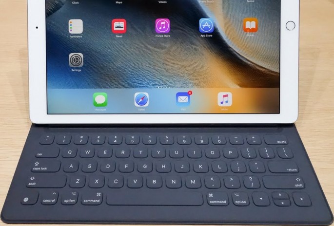 Forget 12-inch Retina MacBook, iPad Air 2: Apple’s iPad Pro Has Impressive Features; Smart Keyboard & Apple Pencil Delays Disillusion Fans 