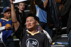 Warriors fan in Denver celebrates 15th straight win