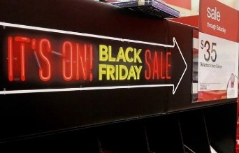E-commerce sites in China try to lure Chinese shoppers to buy imported goods online on Black Friday.