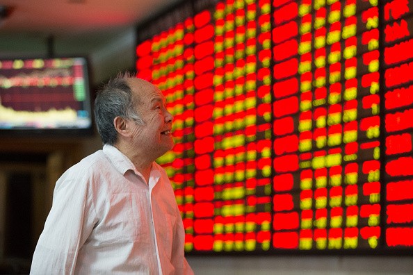 An investor observes stock market at a stock exchange hall in Nanjing, Jiangsu Province, on Oct. 20, 2015. 