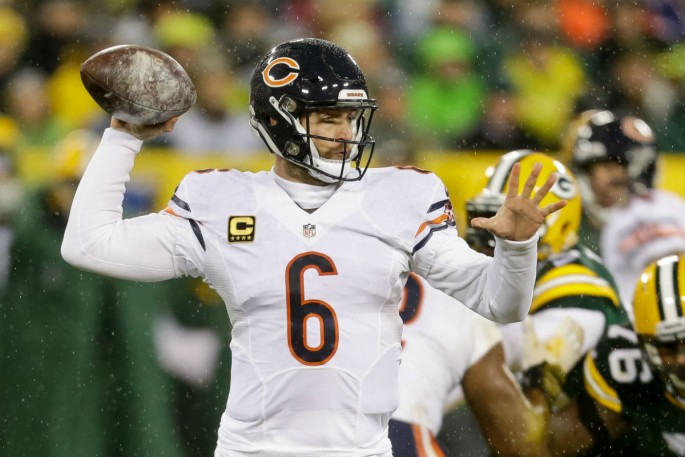 Chicago Bears quarterback Jay Cutler (#6).