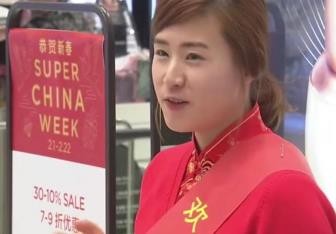 A clerk at a South Korean store tries to attract Chinese tourists who travel to the country to shop. 