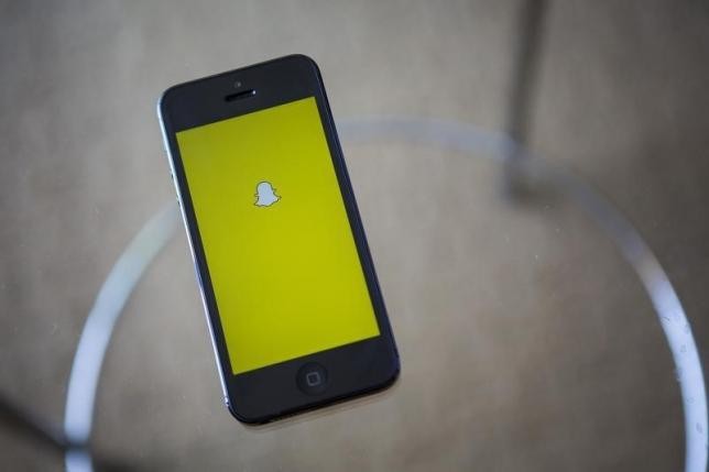 Snapchat users are receiving error messages and saying that logging out and back in again fails to restore service.
