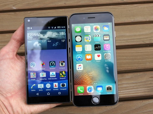 Here are features or qualities of both handsets that differentiate each other. 