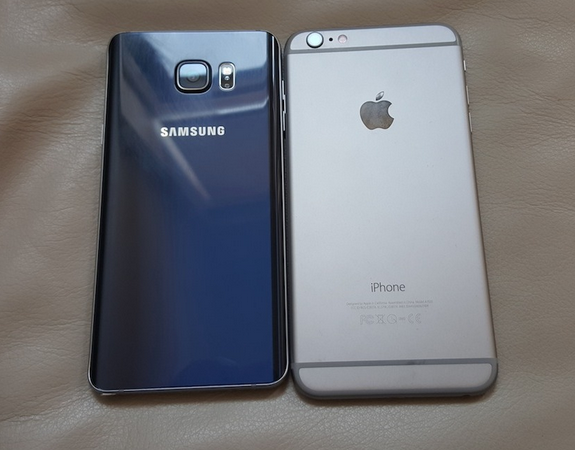 According to reviews, there seems to be an ultimate Phablet battle between the iPhone 6S Plus and the Samsung Galaxy Note 5. 