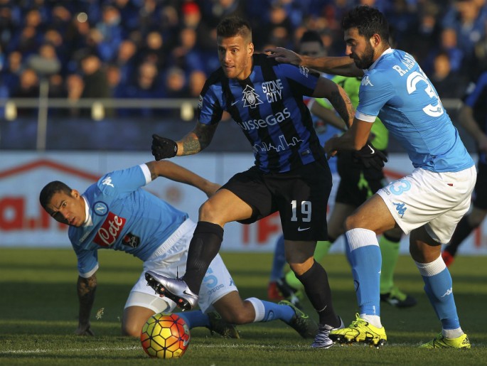 Atalanta forward Gustavo Denis (#19) is challenged by Raul Albiol (R) of Napoli.