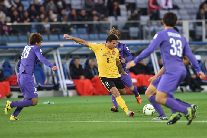 Guangzhou Evergrande striker Elkeson (middle) in action against Sanfrecce Hiroshima during the 3rd place match of the 2015 FIFA Club World Cup last month.