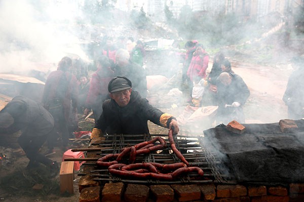 Smoking meat is a popular practice in Sichuan Province's easternmost city particularly during the Spring Festival, which takes place from Feb. 8-22 every year. 