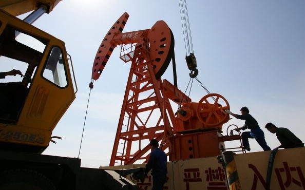 Major Chinese oil companies have cut down on overseas spending amid the continuing drop in oil prices.