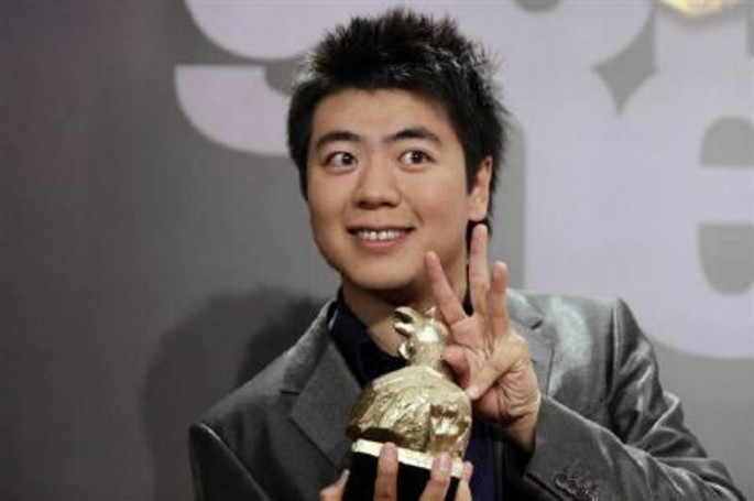 Chinese pianist Lang Lang holds his ''Goldene Henne'' (Golden Hen) award in the category ''Classical Music'' after the award ceremony at the Friedrichstadtpalast in Berlin, Sept. 15, 2010.