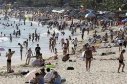 Hundreds of tourists come to Dadonghai beach in Sanya, Hainan Province, every year.