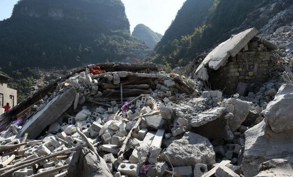 A screencap showing the site of a landslide at Fude Village in Du'an Yao Autonomous County, Guangxi Zhuang Autonomous Region, on Feb. 8, 2016.