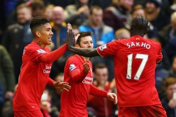 Liverpool forward Roberto Firmino (L) celebrates his goal against Sunderland with teammates Adam Lallana and Mamadou Sakho.