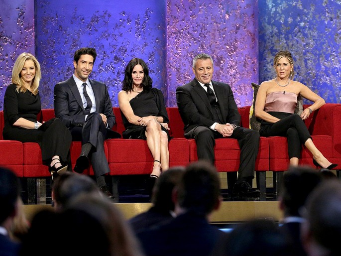 Lisa Kudrow, David Schwimmer, Courteneey Cox, Matt LeBlanc and Jennifer Aniston reunited to honour "Friends" director James Burrows.