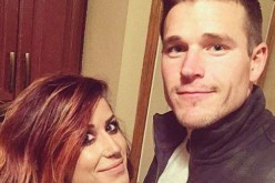 Chelsea Houska poses for a photo with fiancé Cole Deboer.