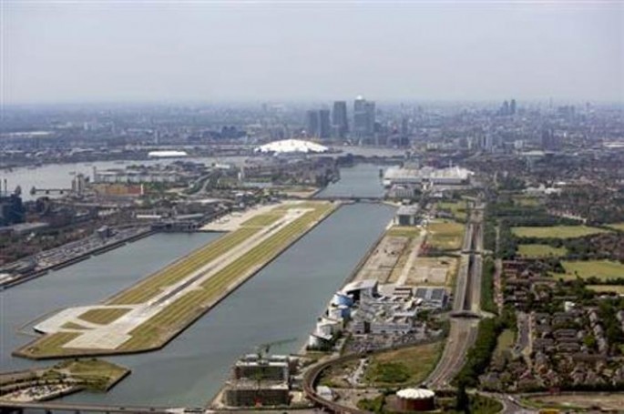 HNA Group, a Chinese aviation and shipping conglomerate, is interested to buy London City Airport from its United States owners for more than 2 billion pounds ($2.8 billion).