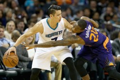 Jeremy Lin is defended by Archie Goodwin of the Phoenix Suns.
