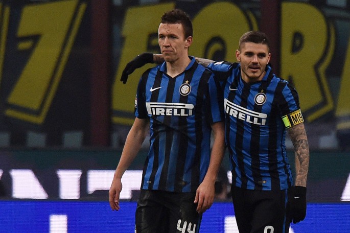 Inter Milan midfieldes Ivan Perisic (L) with striker Mauro Icardi after scoring his team's third goal against Palermo.