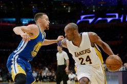 Kobe Bryant (R) makes a move against Steph Curry in Lakers' recent 112-95 stunner over Warriors.